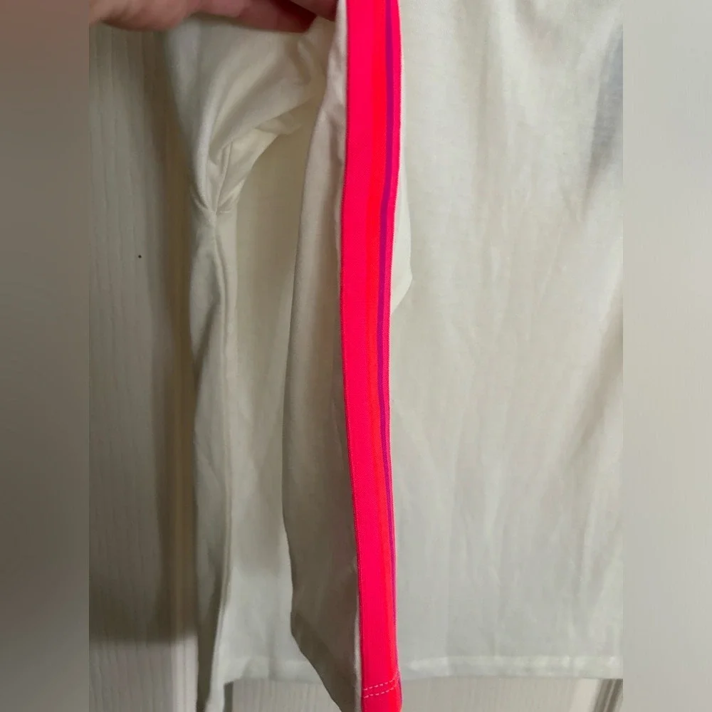 Brand new with tags gap fit. Great colors. Size large. 1057 youth‎